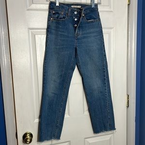 Levi’s wedgie straight size 24
